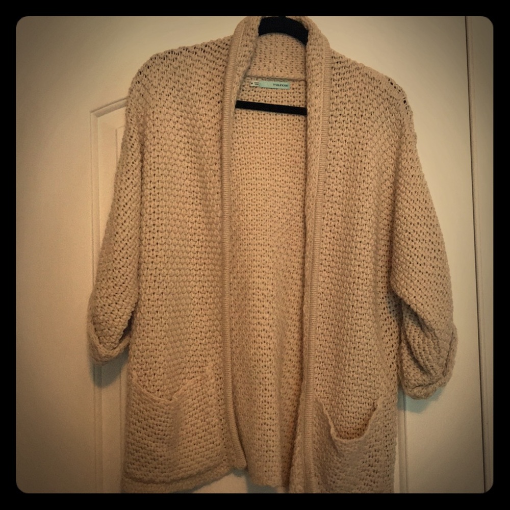 Cardigan sweater with 3/4 cuffed sleeves